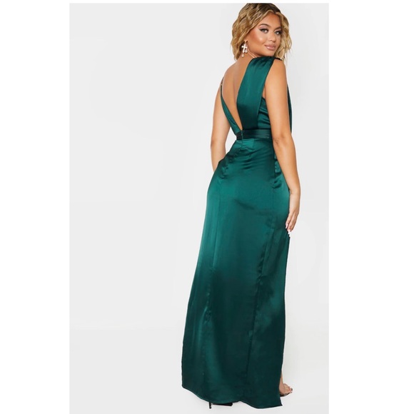 PrettyLittleThings Emerald Green Asymmetrical Gown - Picture 4 of 6
